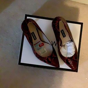 Nine West 4 inch high heel black/red snake pumps